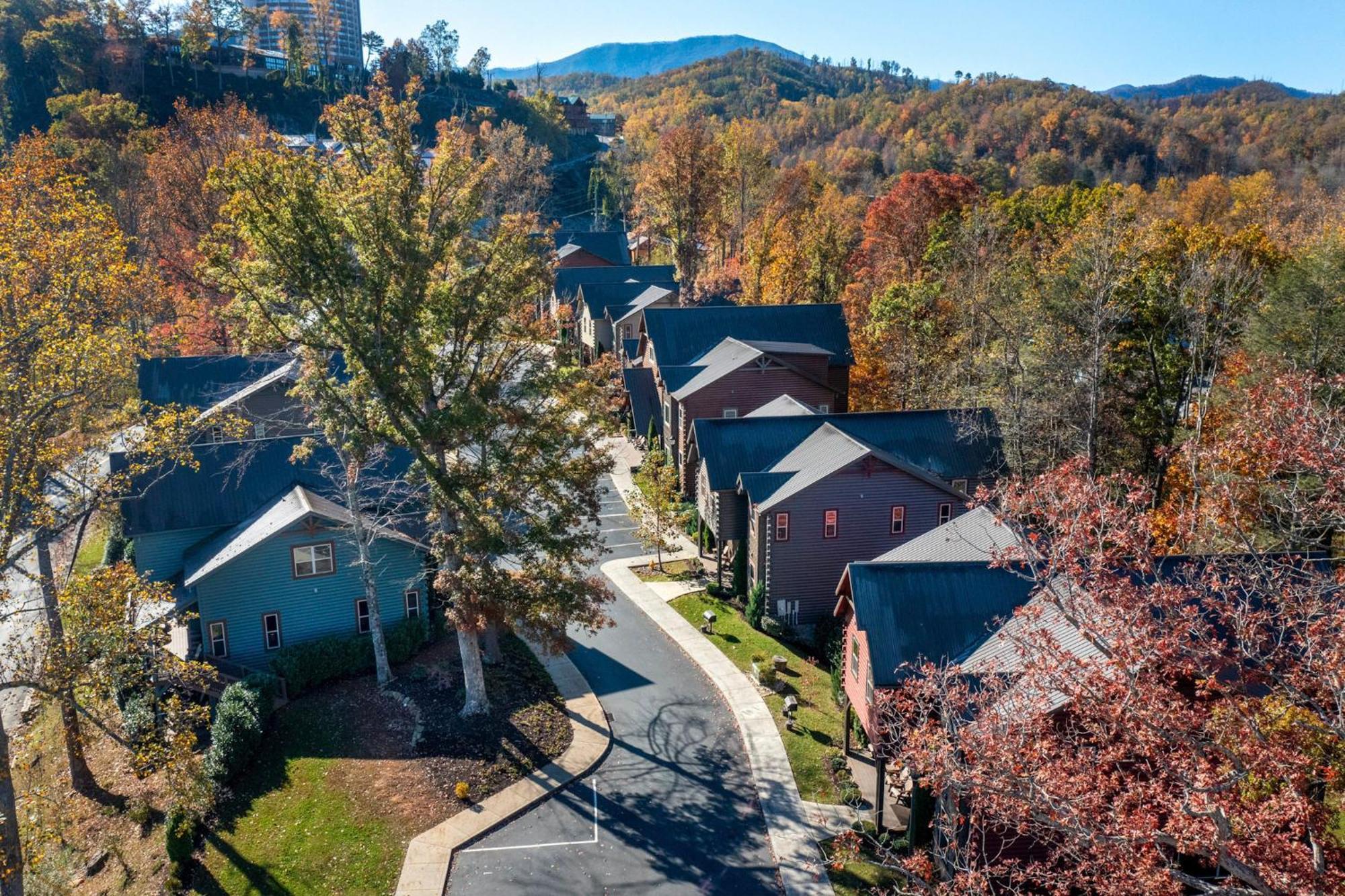 Вилла The Majestic Pine Retreat By Stony Brook Cabins Гатлинбург Экстерьер фото